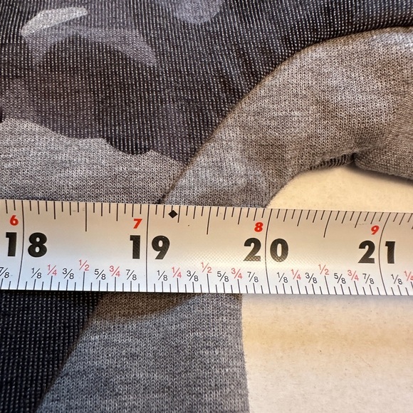 Nike Women's Medium Tech Fleece Sweatshirt Camo Crew Top Thermal Zip Back - Picture 9 of 11